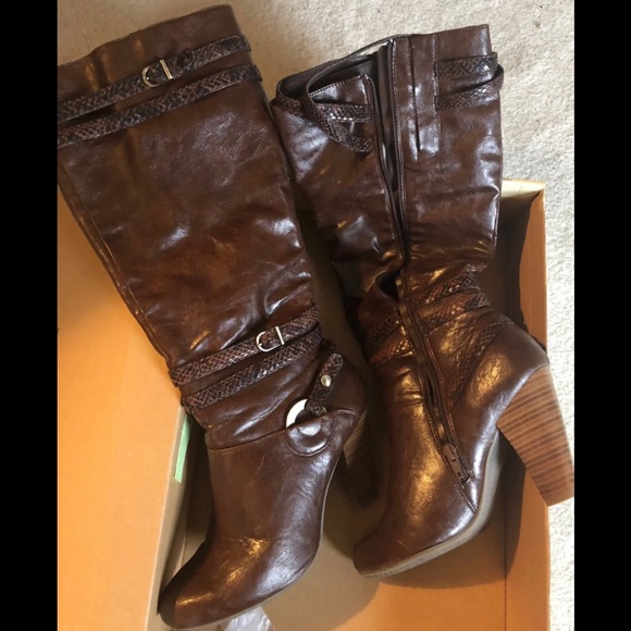 Boots - Picture 3 of 7